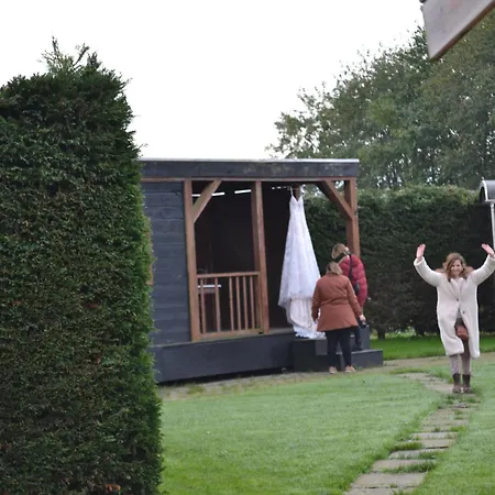 Buitenplaats אוהל מפואר *