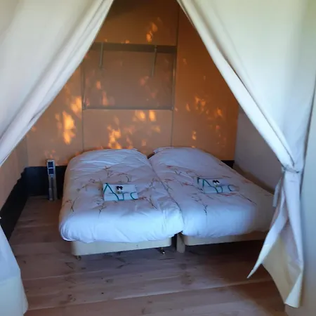 Buitenplaats אוהל מפואר